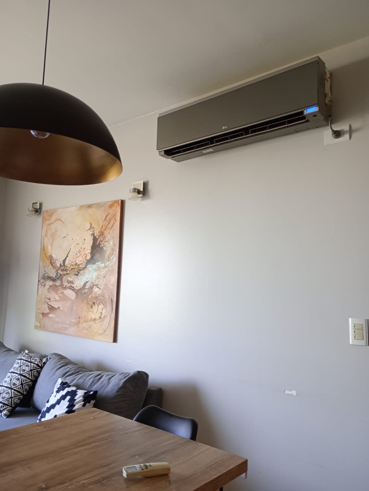 Instalación equipo split LG 4500f – Trabajo de climatización en Country La Rosella por Docta Climatización