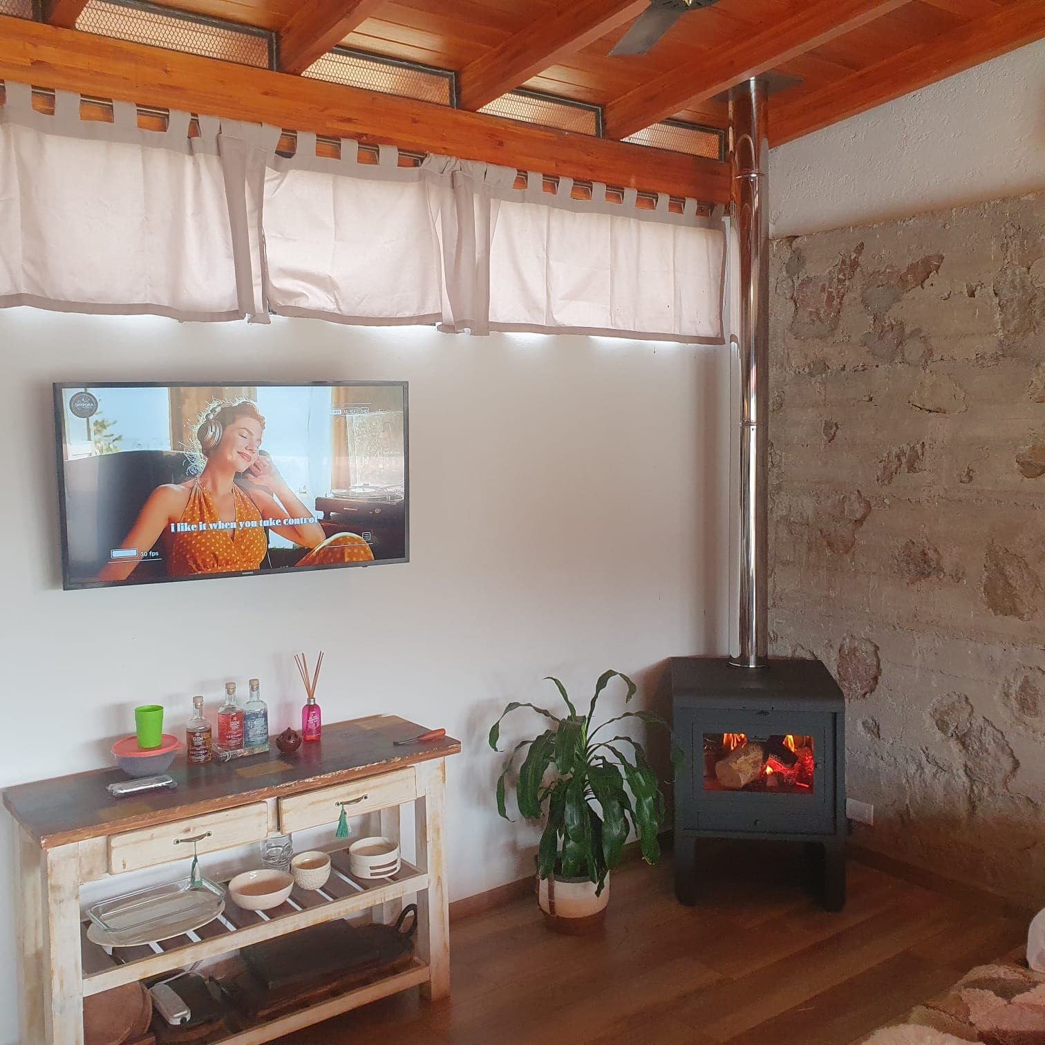 Estufa Tromen – Trabajo de climatización en Estancia Vieja, Carlos Paz por Docta Climatización
